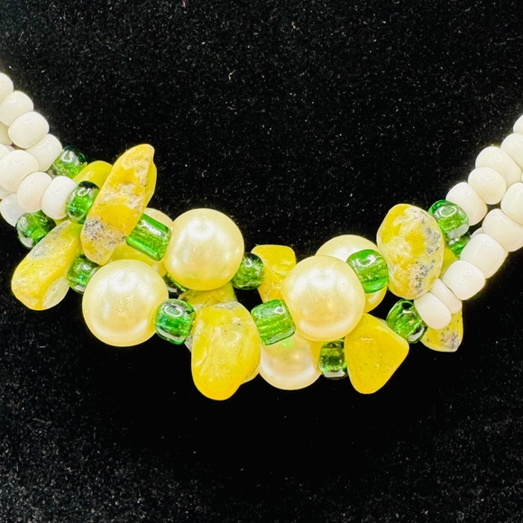 White Seed Bead With Green Stone And Pearl Necklace - Picture 3 of 6